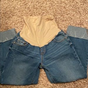 Maternity crop pants with holes